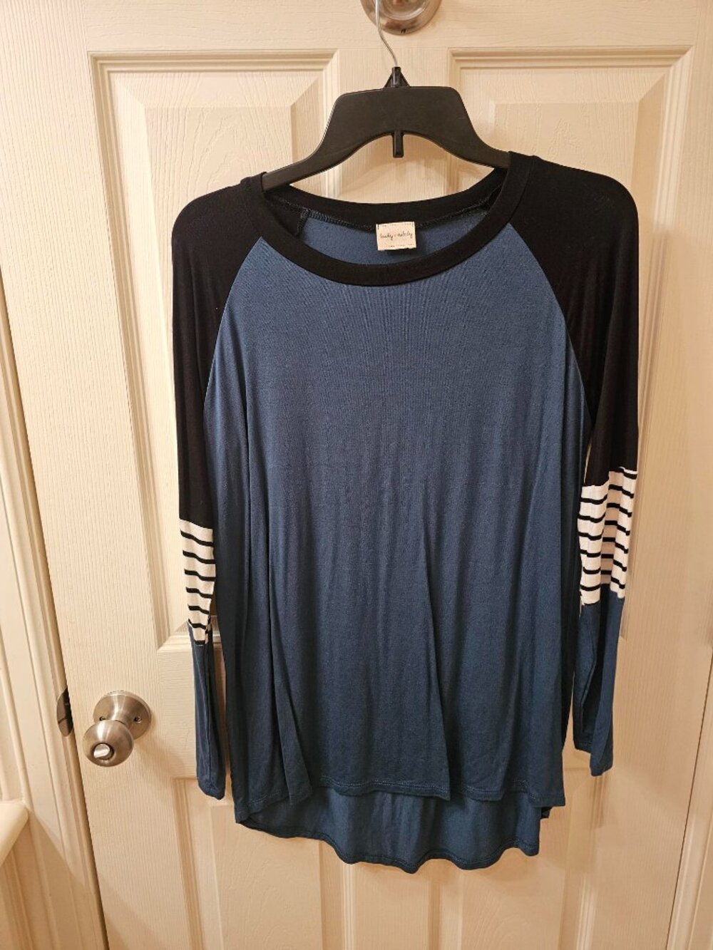 NWOT Lovely Melody Medium Camo Green Blouse w / Black Sleeves